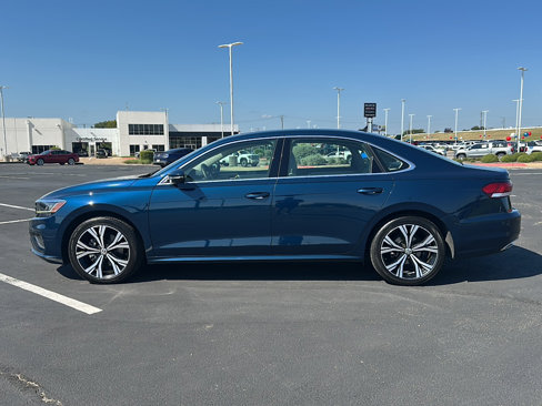 Used 2022 Volkswagen Passat 2.0T SE image 5