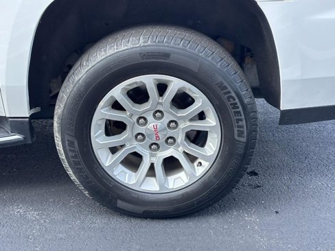 Used 2019 GMC Yukon XL SLT w/ HD Trailering Package image 10