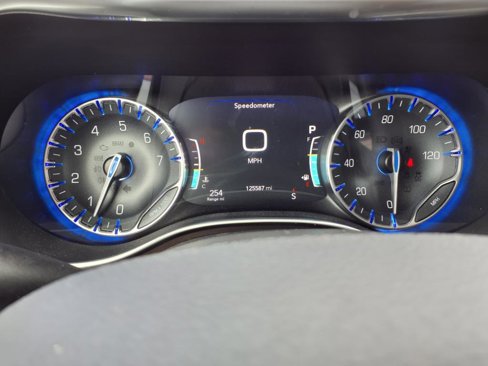 Used 2018 Chrysler Pacifica Touring-L Plus image 20