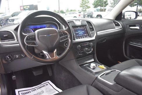 Used 2020 Chrysler 300 Touring w/ Driver Convenience Group image 17