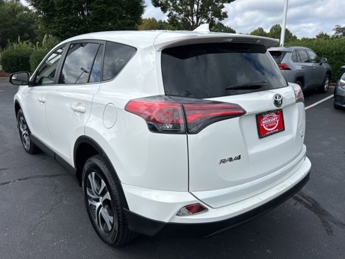 Used 2018 Toyota RAV4 LE image 9