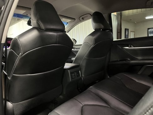 Used 2018 Toyota Camry XSE image 8