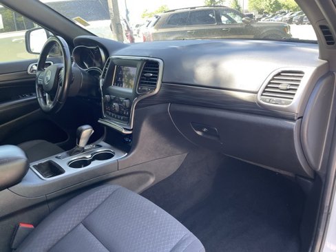 Used 2020 Jeep Grand Cherokee Laredo image 27