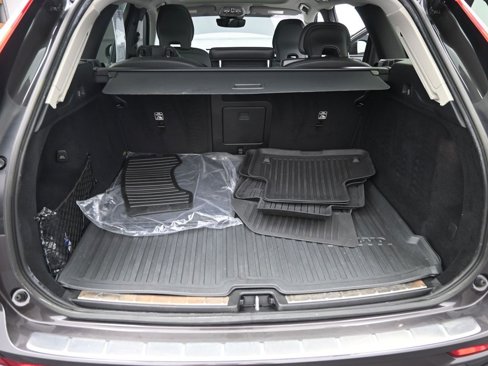Certified 2023 Volvo XC60 B5 Ultimate w/ Protection Package Premier image 31