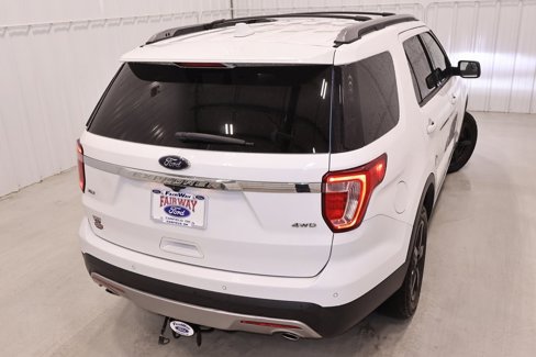Used 2017 Ford Explorer XLT image 40