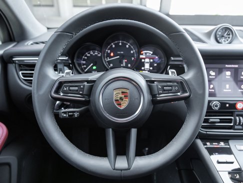 Used 2025 Porsche Macan image 13