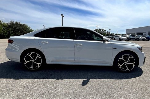 Certified 2021 Volkswagen Passat 2.0T R-Line image 4