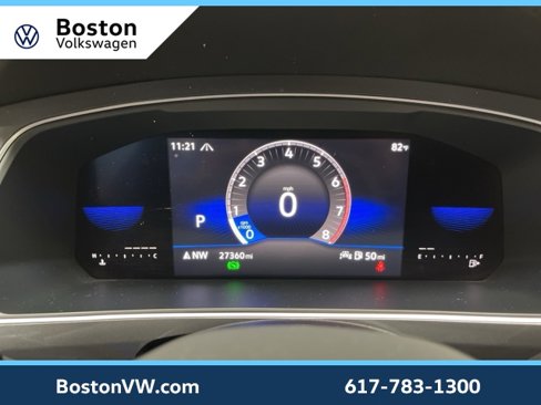 Used 2022 Volkswagen Tiguan SE w/ Panoramic Sunroof Package image 9