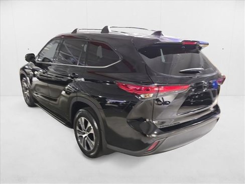 Used 2022 Toyota Highlander XLE image 7