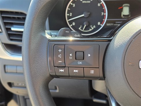 Used 2023 Nissan Rogue SV image 25