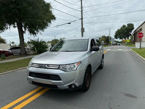 Used 2014 Mitsubishi Outlander ES image 2