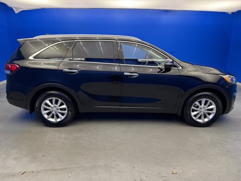 Used 2017 Kia Sorento LX w/ LX Convenience Package image 8