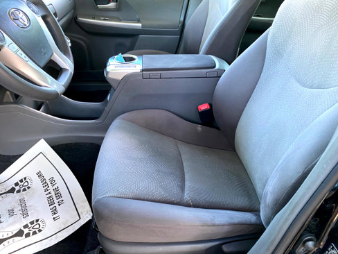 Used 2014 Toyota Prius V Three image 19