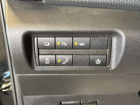 Used 2021 Nissan Kicks S image 16