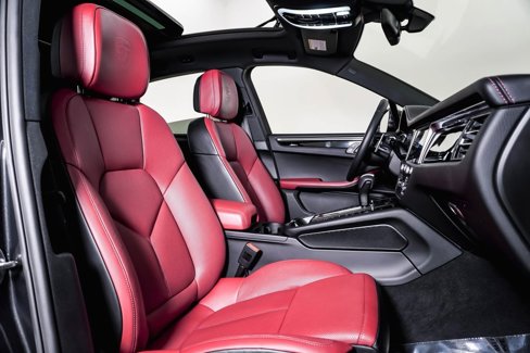 Certified 2024 Porsche Macan image 15