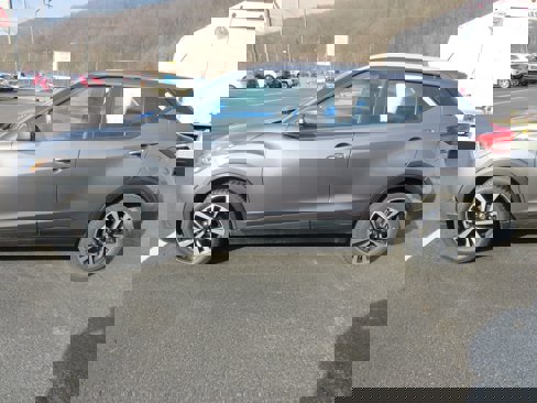 Used 2020 Nissan Kicks SV image 4