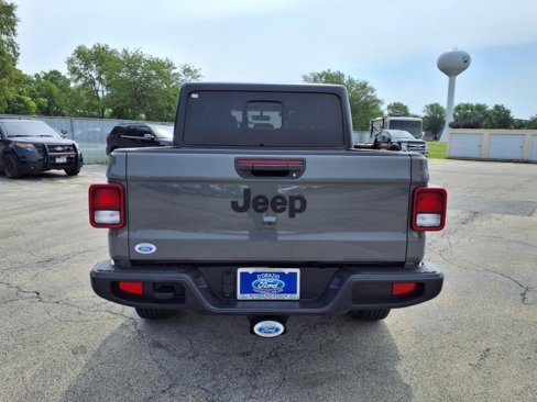 Used 2023 Jeep Gladiator Sport image 4
