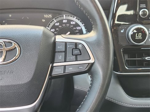 Used 2022 Toyota Highlander XLE image 29