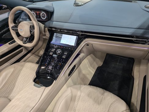 Used 2024 Aston Martin DB12 Convertible image 22