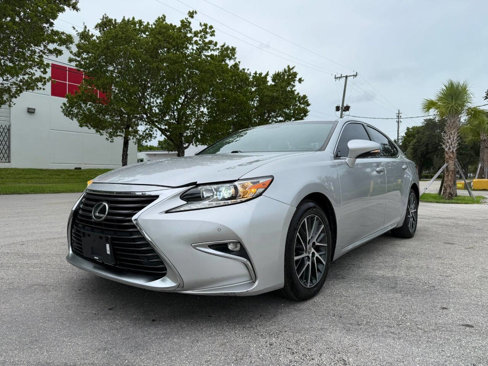 Used 2016 Lexus ES 350 w/ Navigation System Package image 1