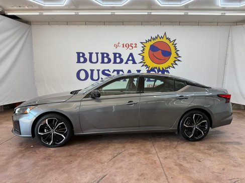 Used 2023 Nissan Altima 2.5 SR image 2