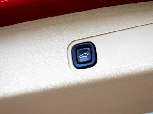 Used 2013 Cadillac Escalade Premium image 35