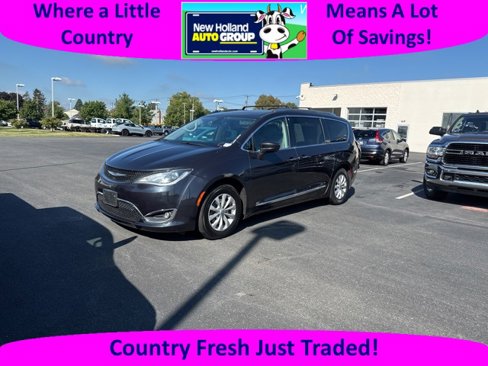 Used 2019 Chrysler Pacifica Touring-L image 1