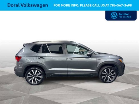 Certified 2022 Volkswagen Taos SE image 9