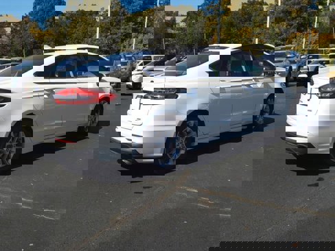 Used 2020 Ford Fusion SE image 7