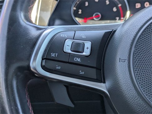 Used 2017 Volkswagen GTI SE image 28