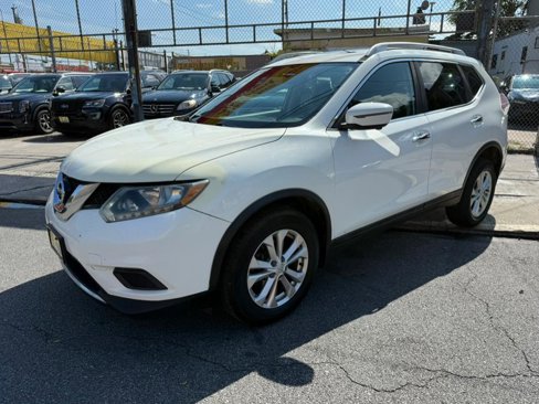 Used 2016 Nissan Rogue SV w/ SV Premium Package image 3