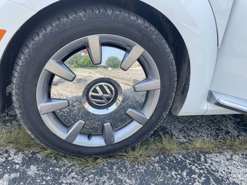 Used 2014 Volkswagen Beetle TDI image 19