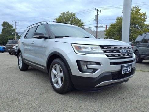 Used 2016 Ford Explorer XLT w/ Equipment Group 202A image 2