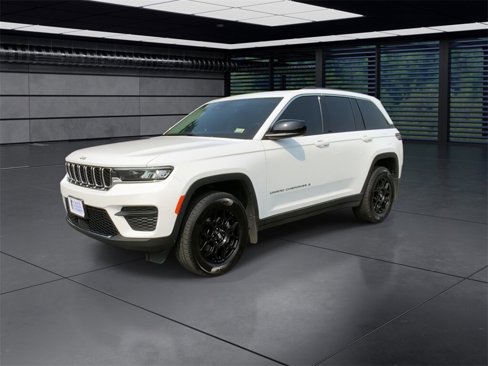 Used 2022 Jeep Grand Cherokee Laredo w/ Luxury Tech Group I image 4