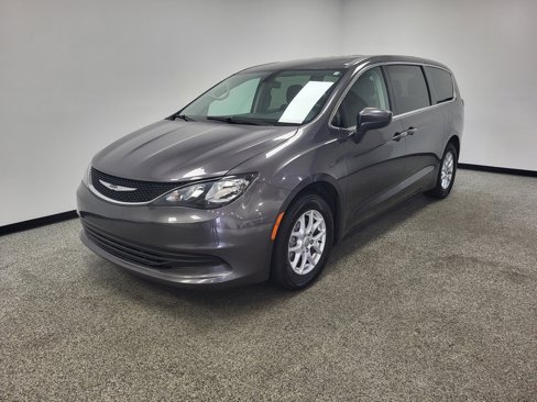 Used 2019 Chrysler Pacifica LX image 3