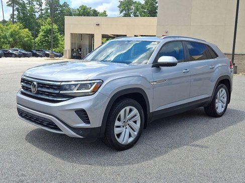 Used 2020 Volkswagen Atlas Cross Sport SE w/ Panoramic Sunroof Package image 3
