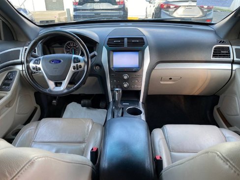 Used 2013 Ford Explorer XLT image 9