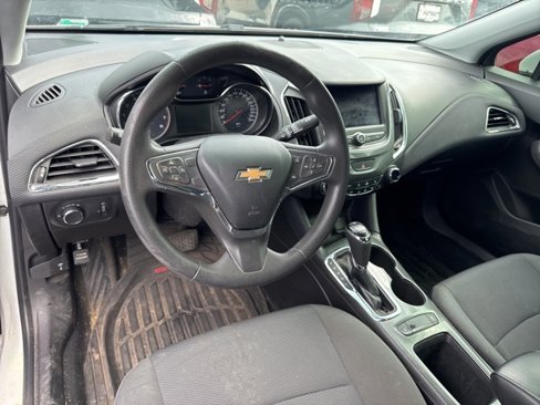 Used 2019 Chevrolet Cruze LT image 12
