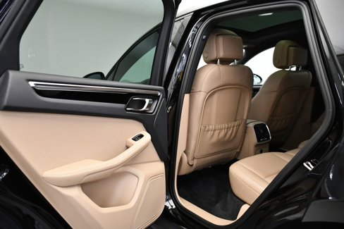 Certified 2023 Porsche Macan image 42