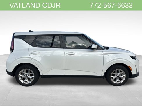 Used 2023 Kia Soul LX w/ LX Technology Package image 4