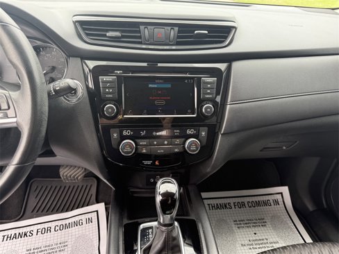 Used 2018 Nissan Rogue SV image 11