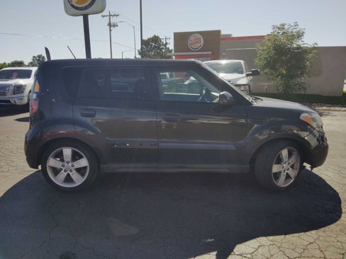 Used 2010 Kia Soul ! image 4