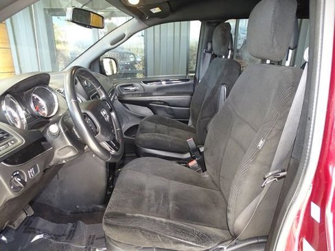 Used 2017 Dodge Grand Caravan SE image 5