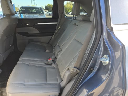 Used 2017 Toyota Highlander XLE image 7