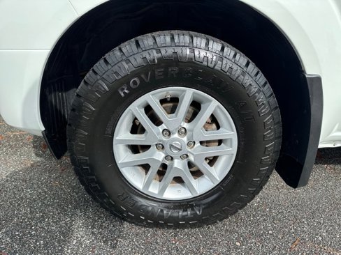 Used 2018 Nissan Frontier SV image 8