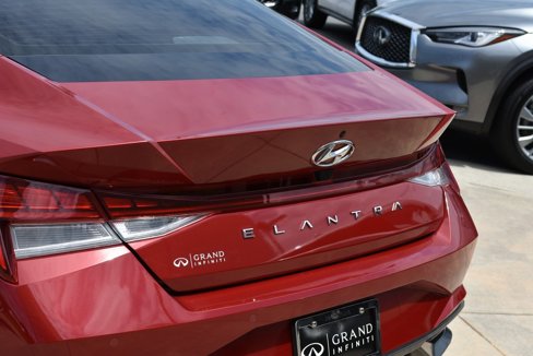 Used 2023 Hyundai Elantra Limited image 12