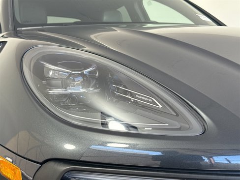 Certified 2022 Porsche Macan S image 28