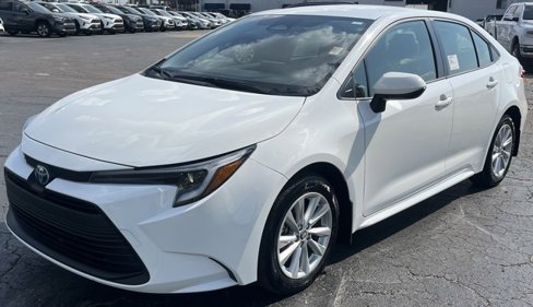 Used 2025 Toyota Corolla LE w/ LE Premium Package image 4