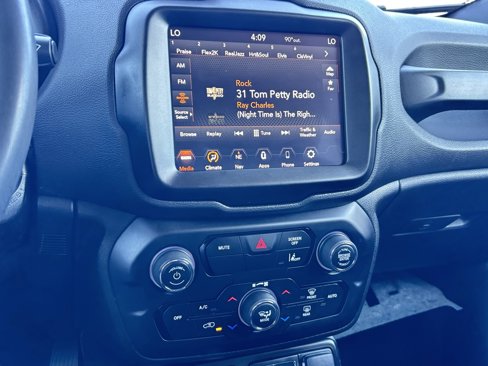 Used 2022 Jeep Renegade Latitude image 24