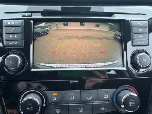 Used 2019 Nissan Rogue S image 16